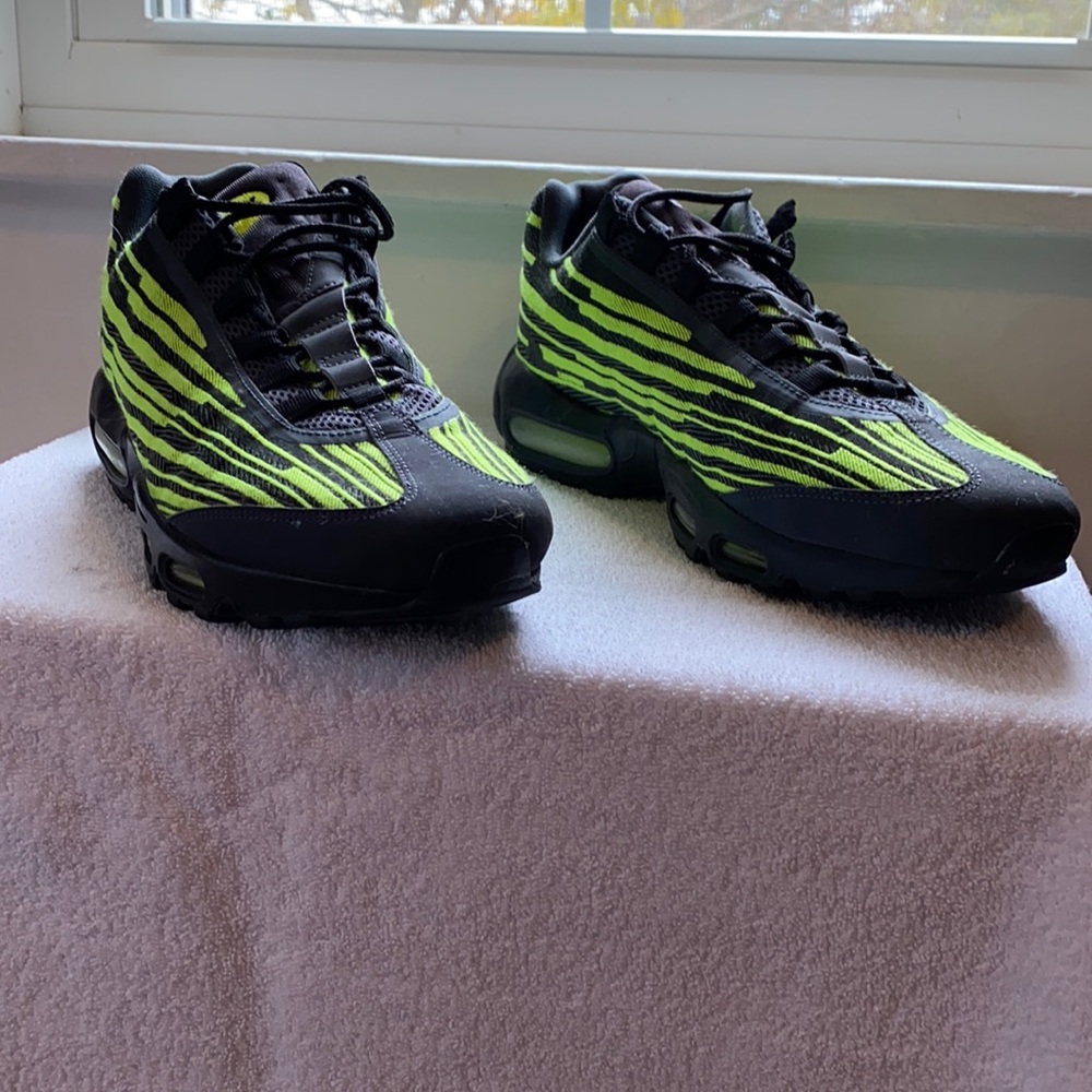 Nike AirMax size 12. Great condition.
